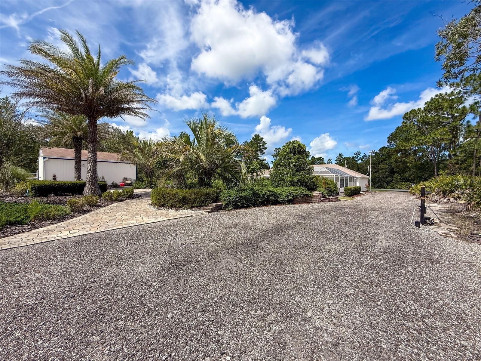 Listing photo id 69 for 18328 Maberly Road