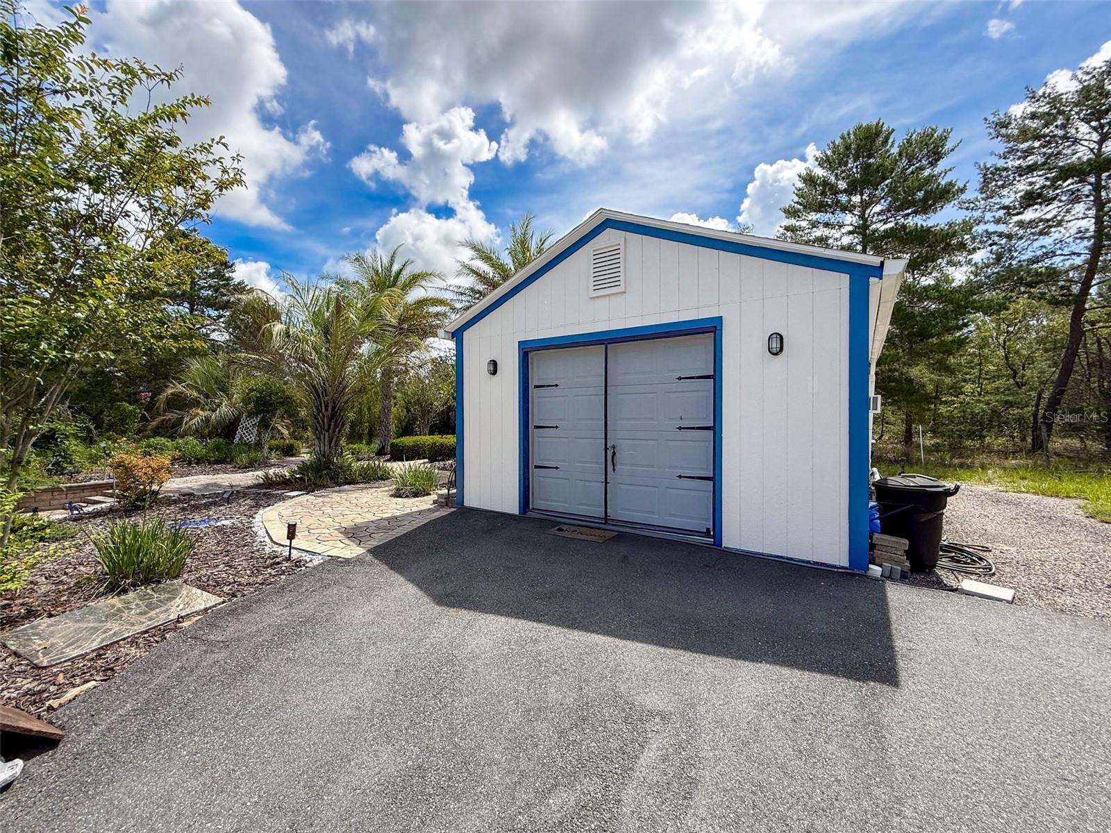 Listing photo id 71 for 18328 Maberly Road
