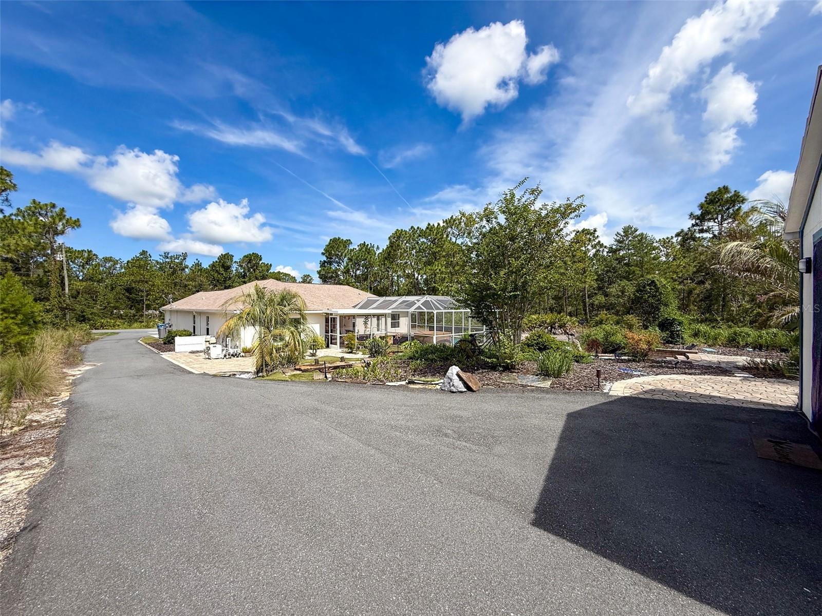 Listing photo id 76 for 18328 Maberly Road
