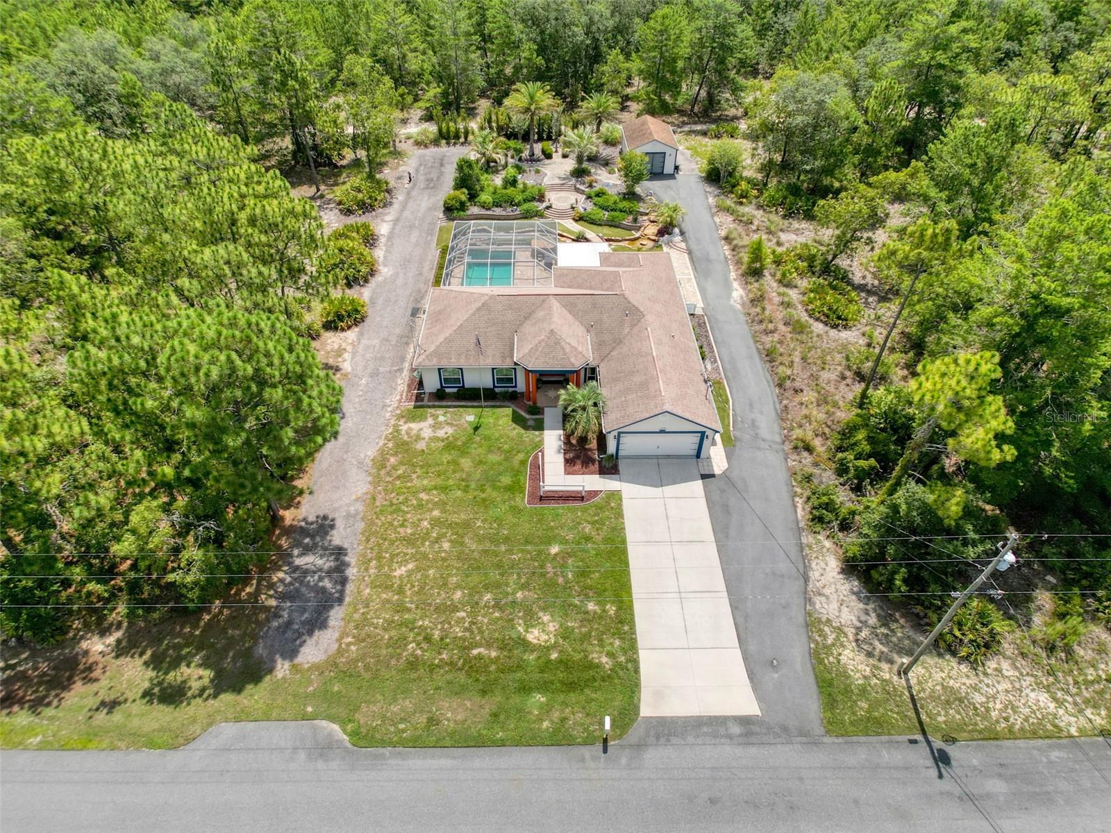 Listing photo id 77 for 18328 Maberly Road