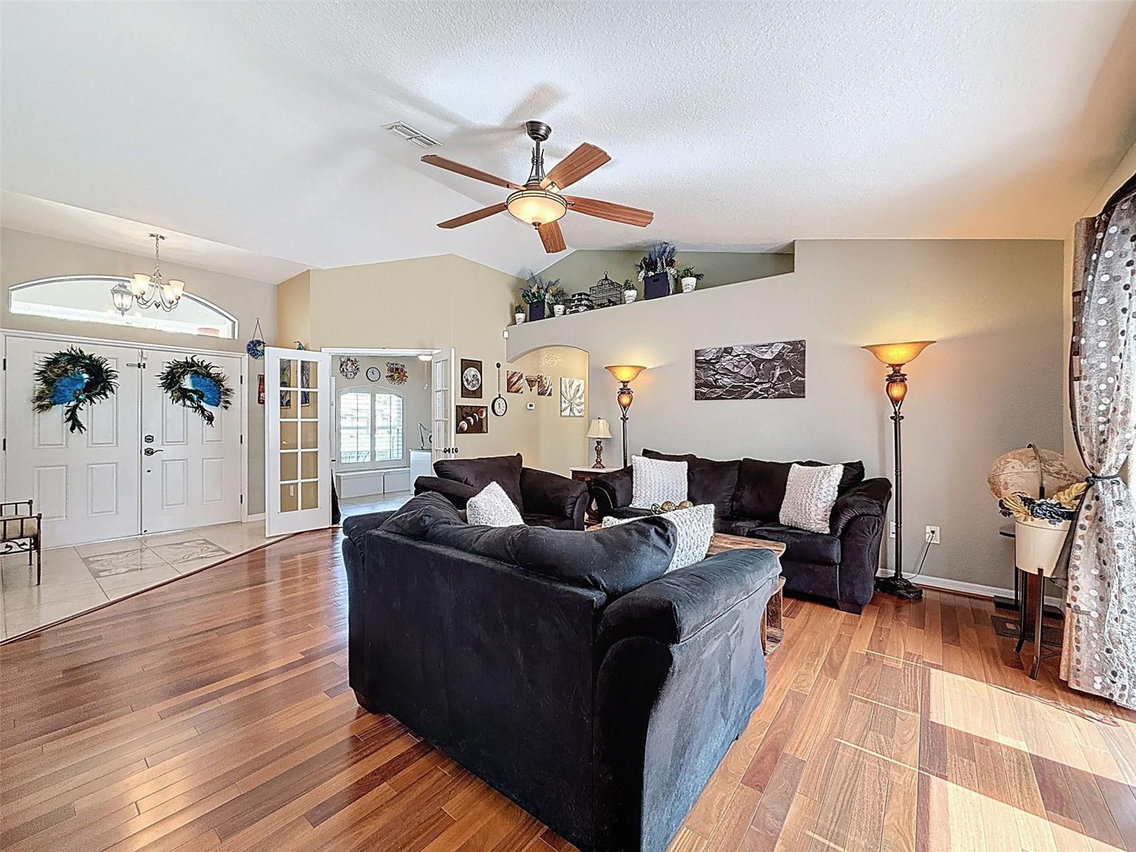 Listing photo id 6 for 18328 Maberly Road