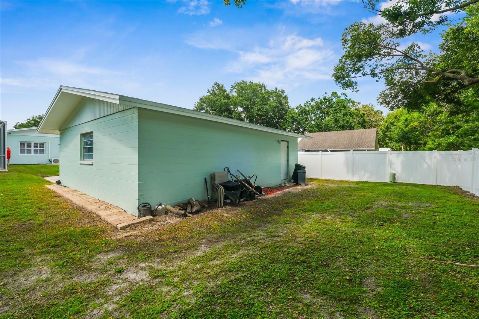 Image 16 of 68 For 18605 San Rio Circle