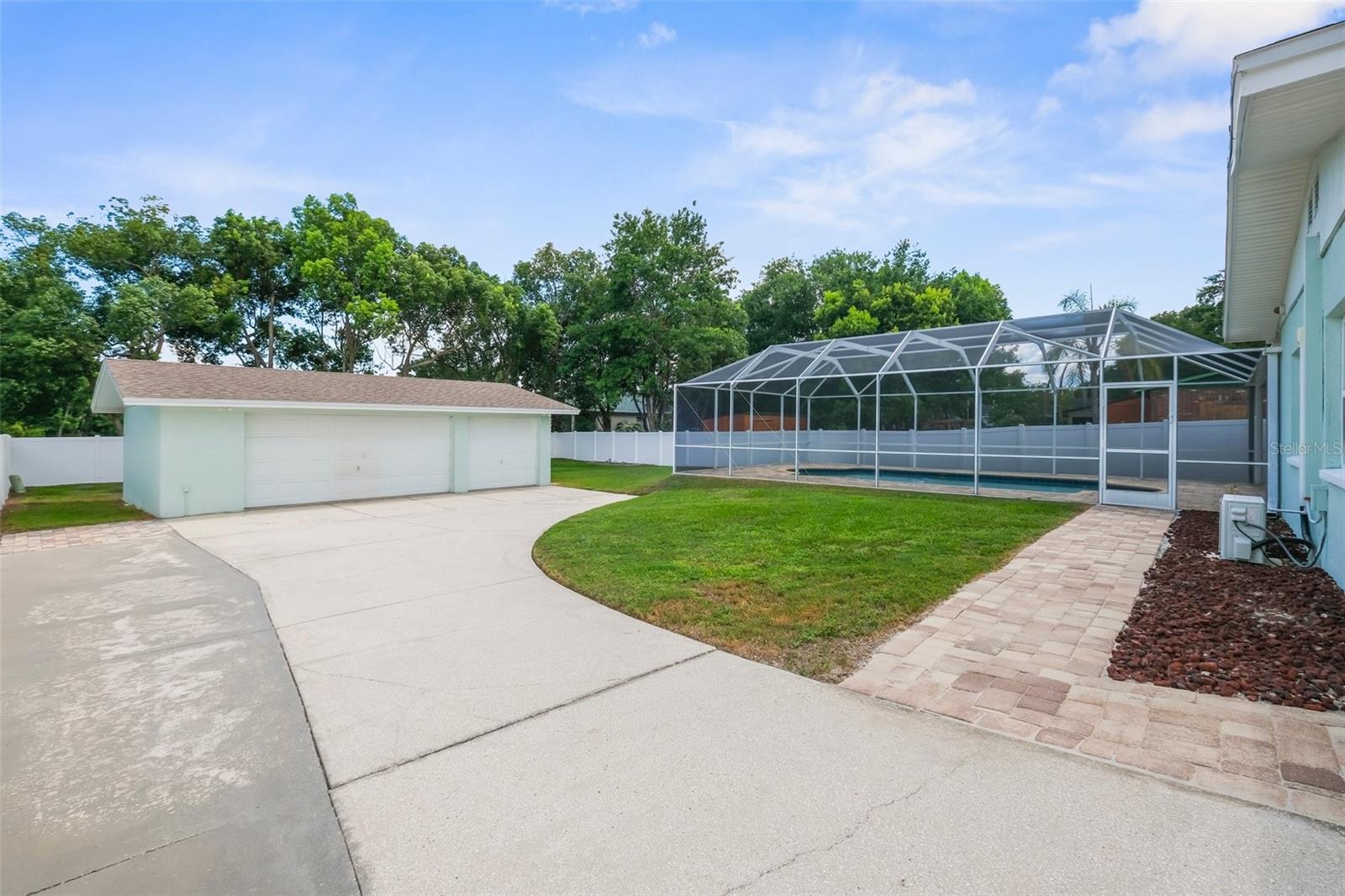Image 26 of 68 For 18605 San Rio Circle