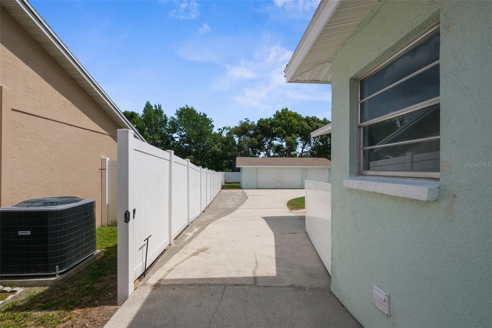 Image 27 of 68 For 18605 San Rio Circle