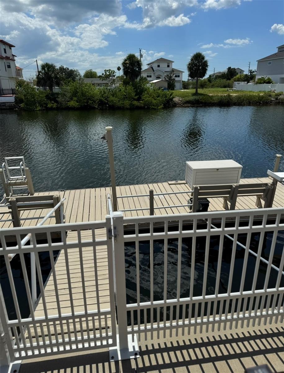 Listing photo id 14 for 4385 7th Isle Drive