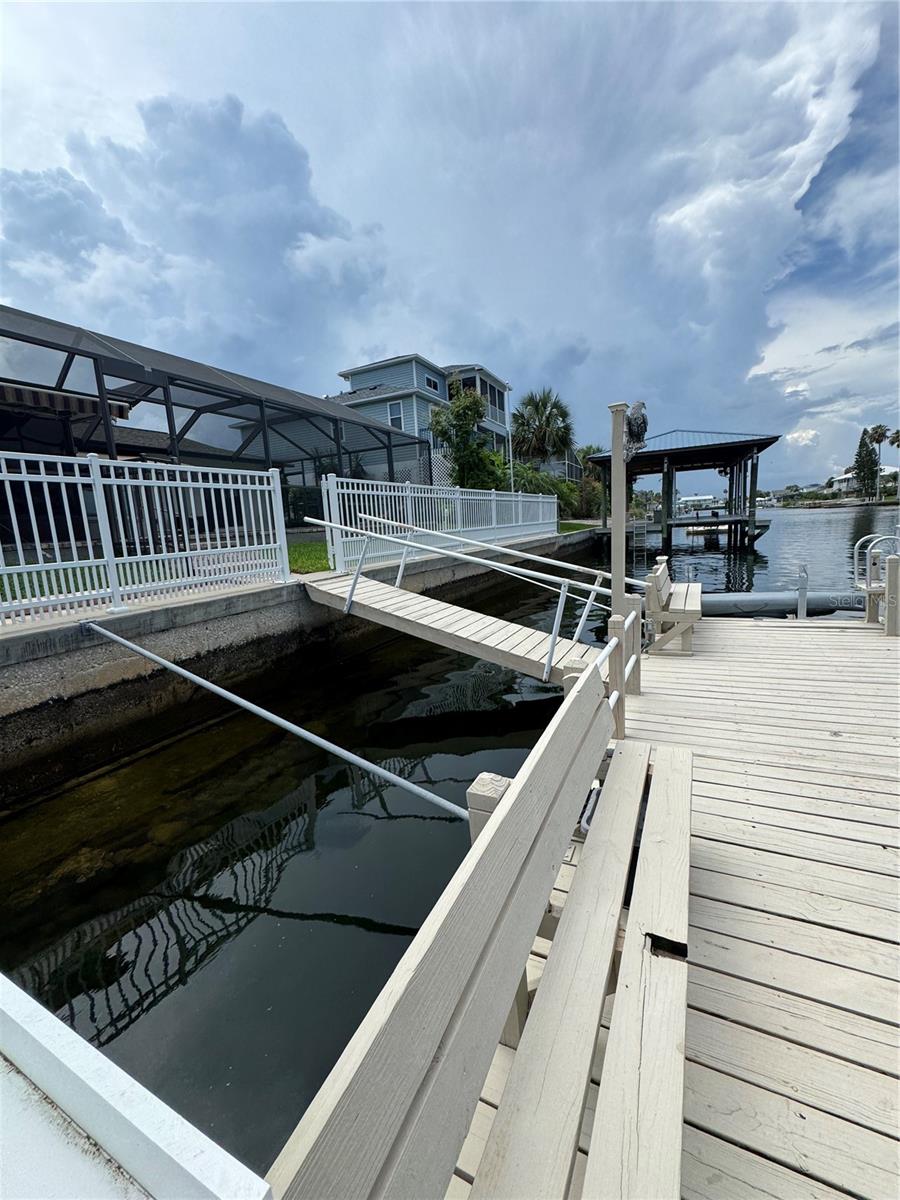 Listing photo id 15 for 4385 7th Isle Drive