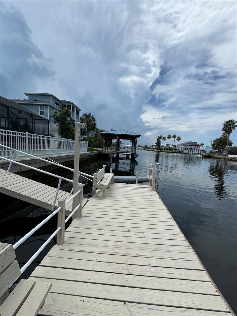 Listing photo id 16 for 4385 7th Isle Drive
