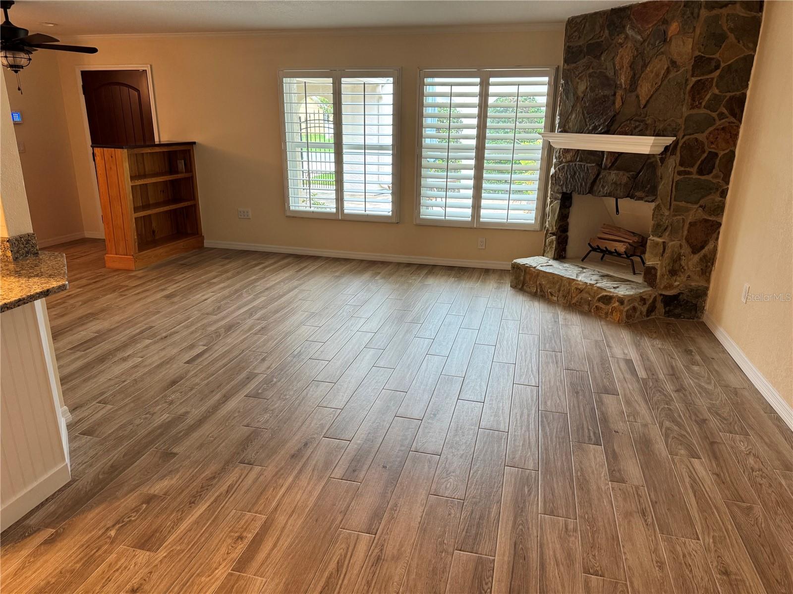 Listing photo id 1 for 4385 7th Isle Drive