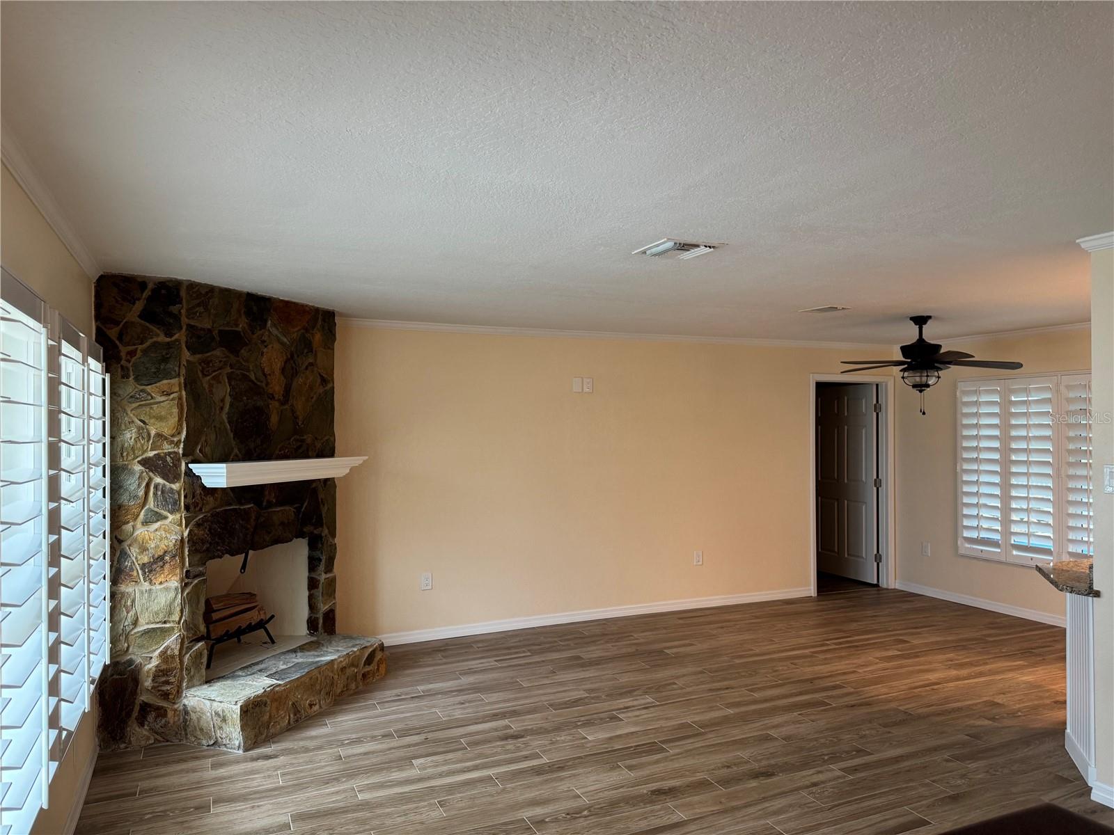 Listing photo id 2 for 4385 7th Isle Drive
