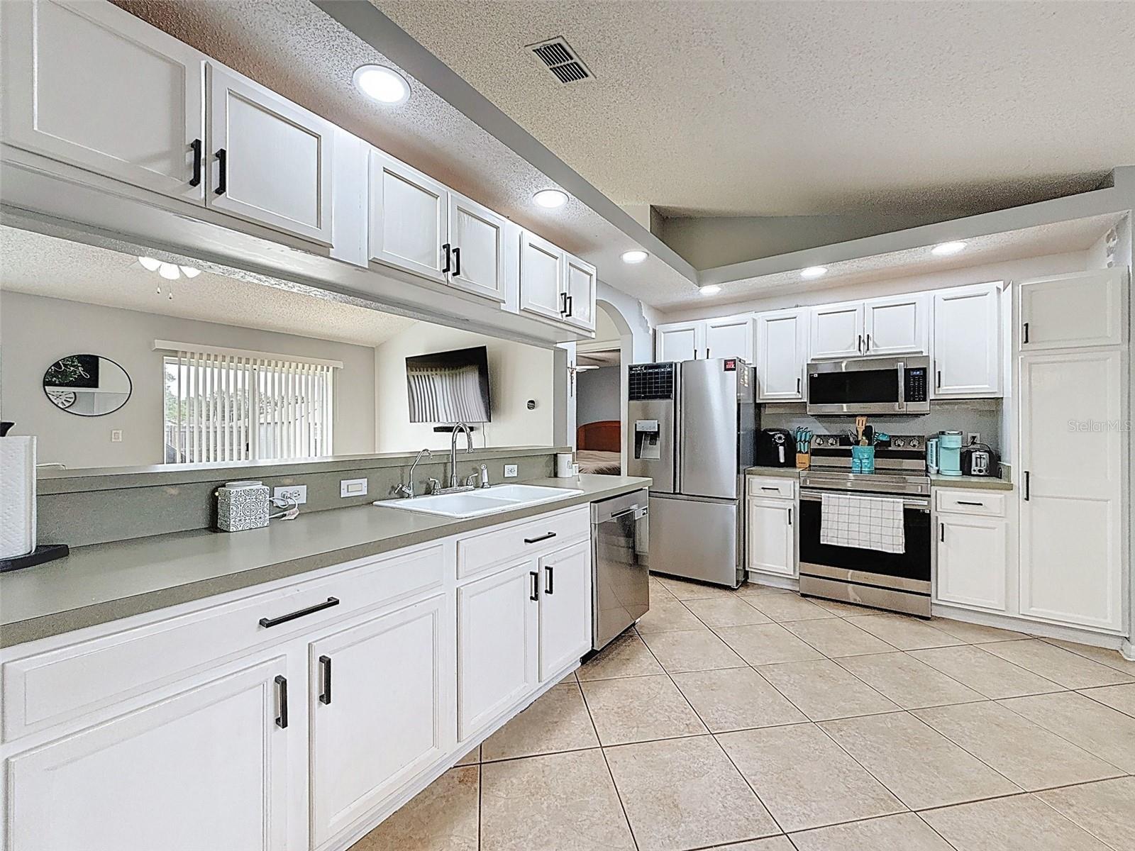 Listing photo id 12 for 6042 Sunday Road