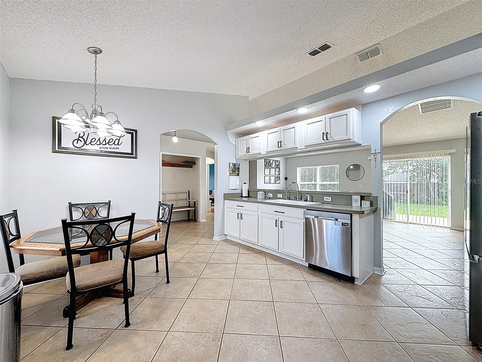 Listing photo id 14 for 6042 Sunday Road