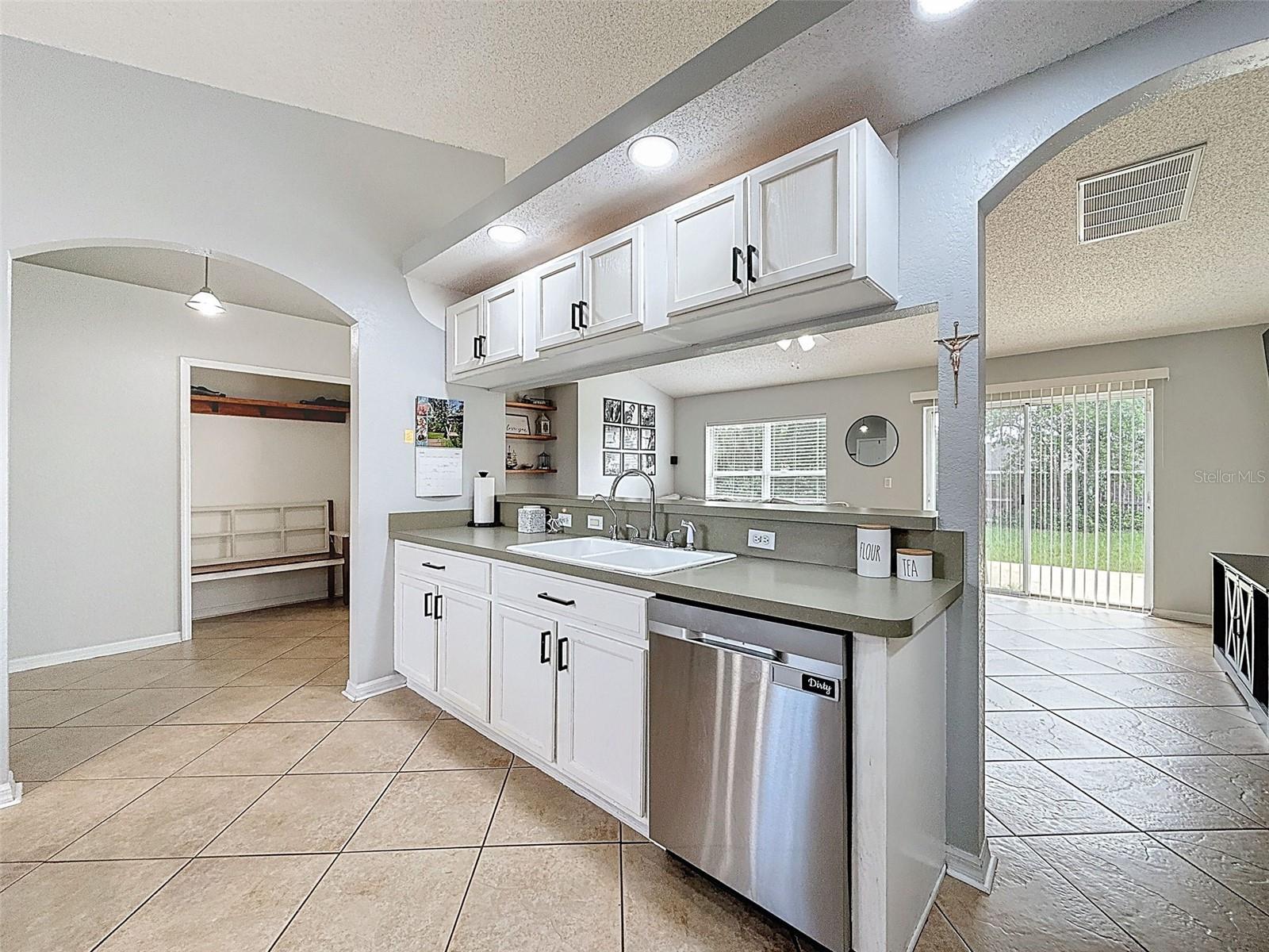 Listing photo id 15 for 6042 Sunday Road