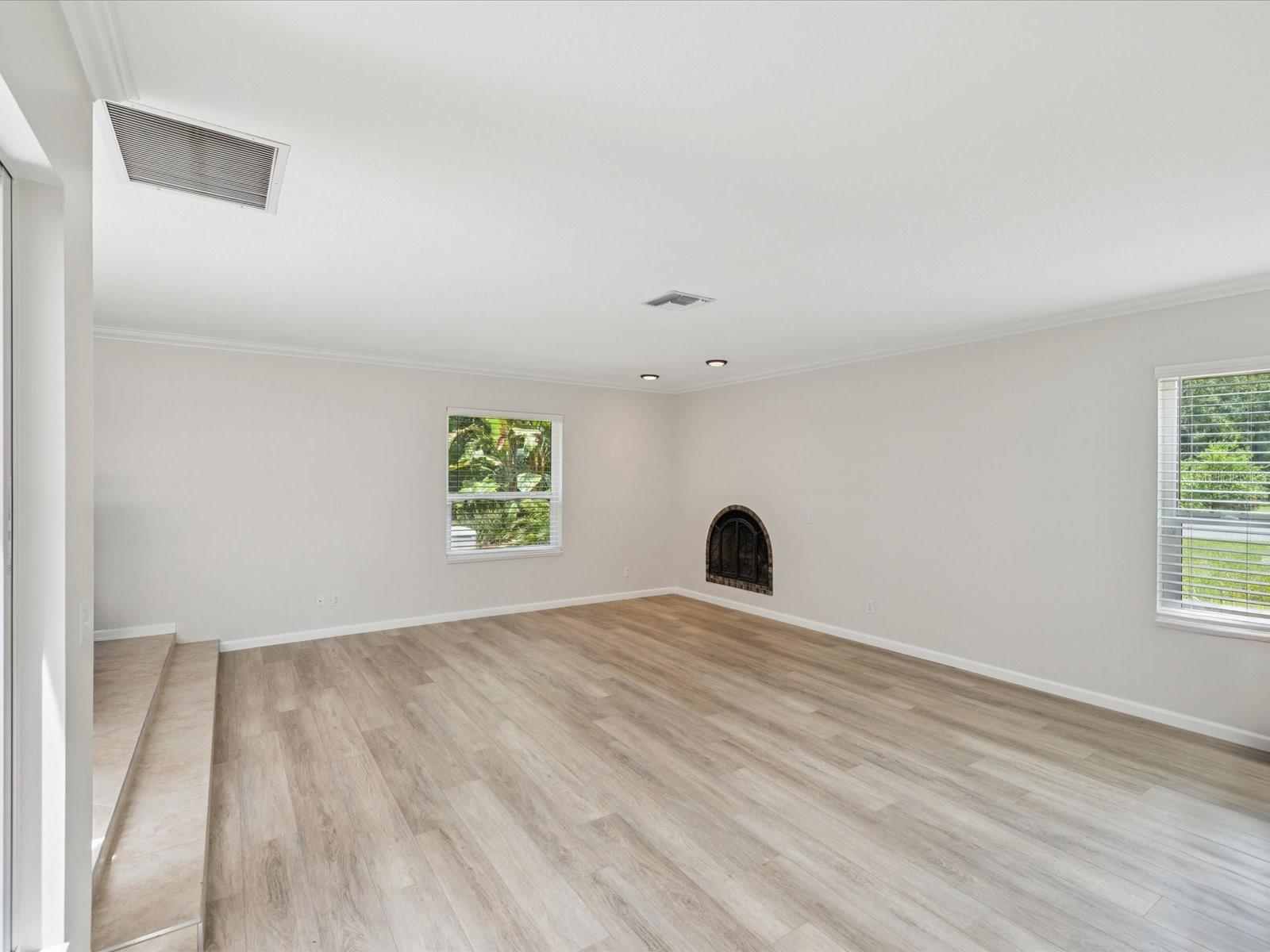 Listing photo id 8 for 10720 Skyhawk Drive