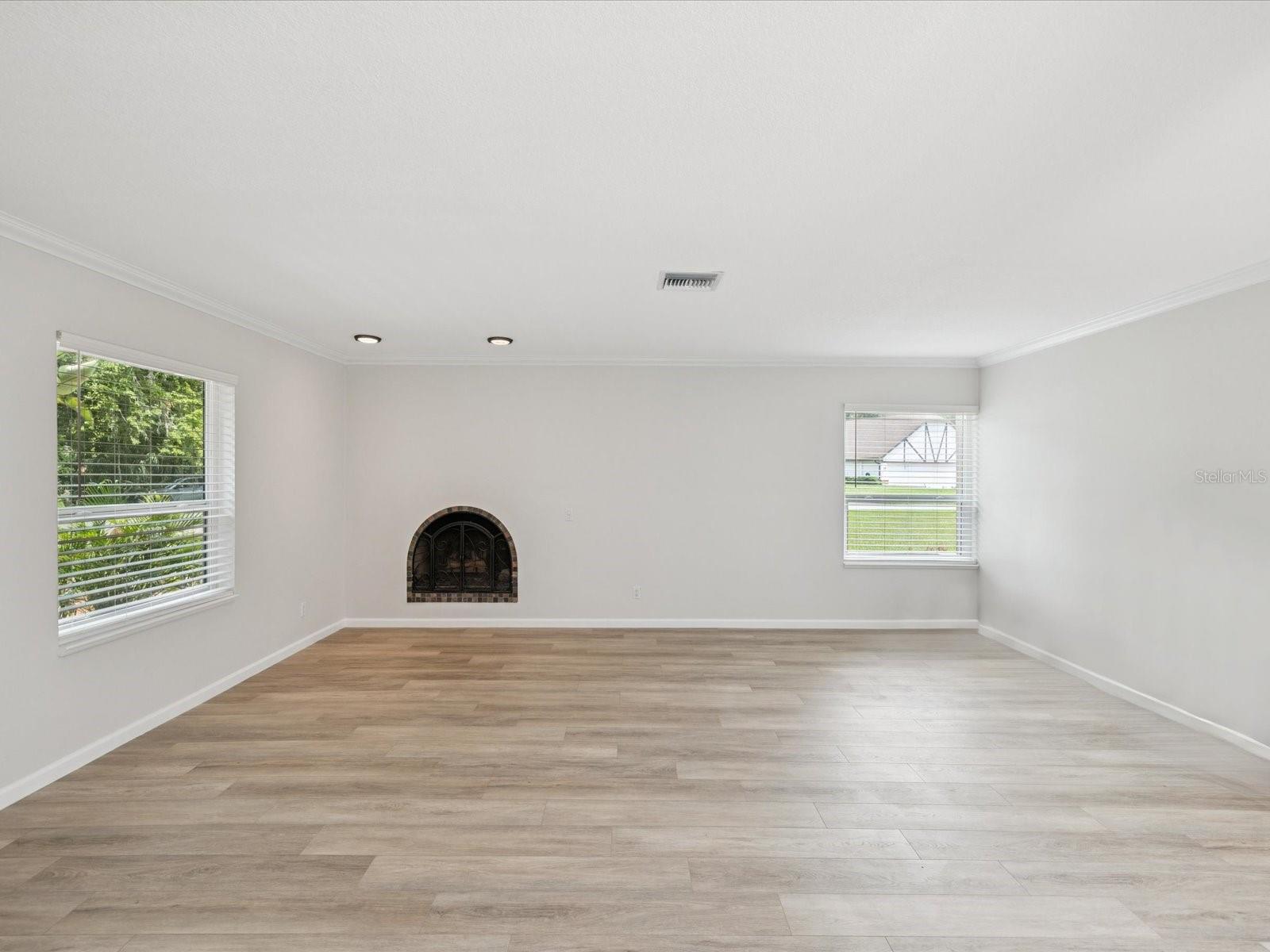 Listing photo id 9 for 10720 Skyhawk Drive