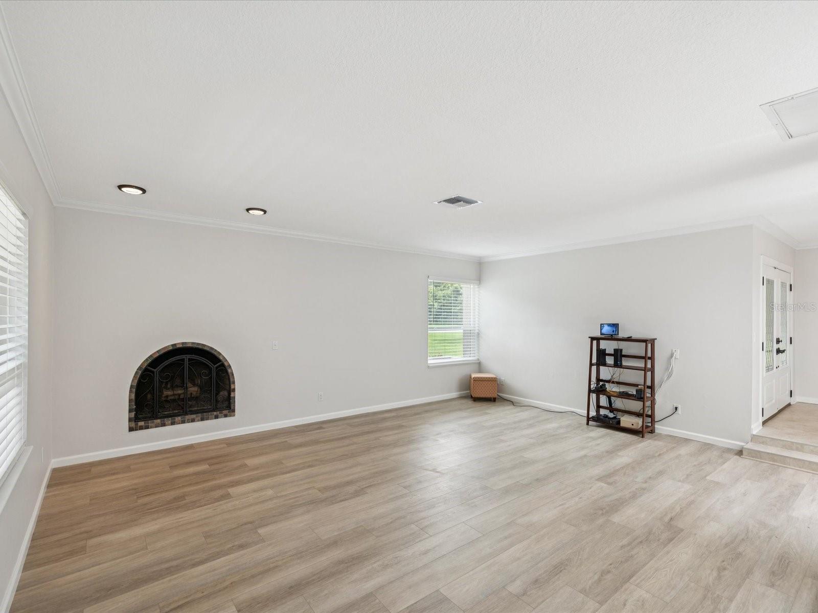 Listing photo id 10 for 10720 Skyhawk Drive