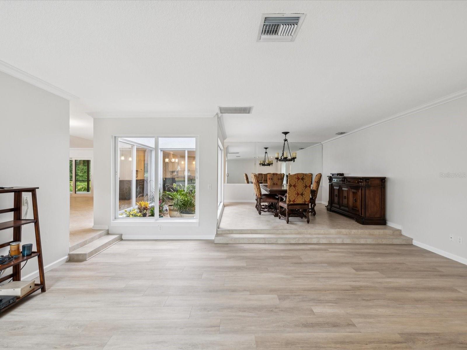 Listing photo id 13 for 10720 Skyhawk Drive