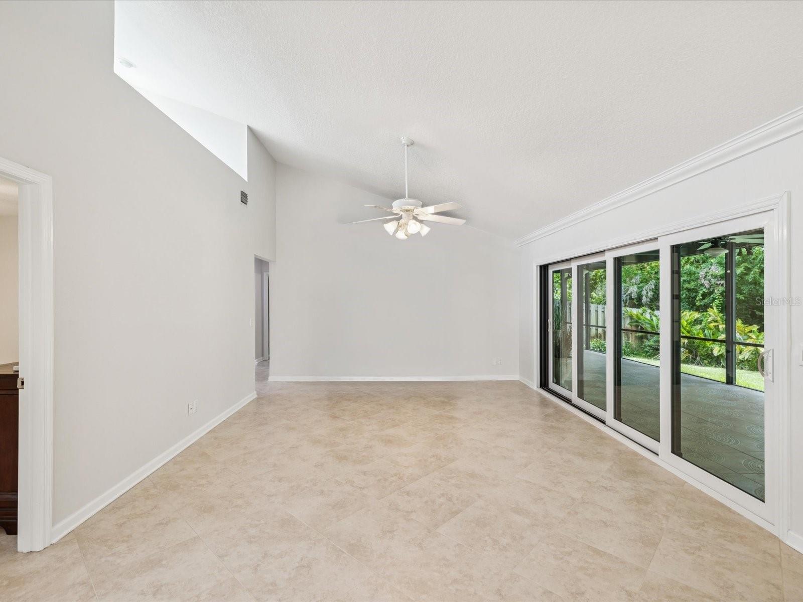 Listing photo id 22 for 10720 Skyhawk Drive