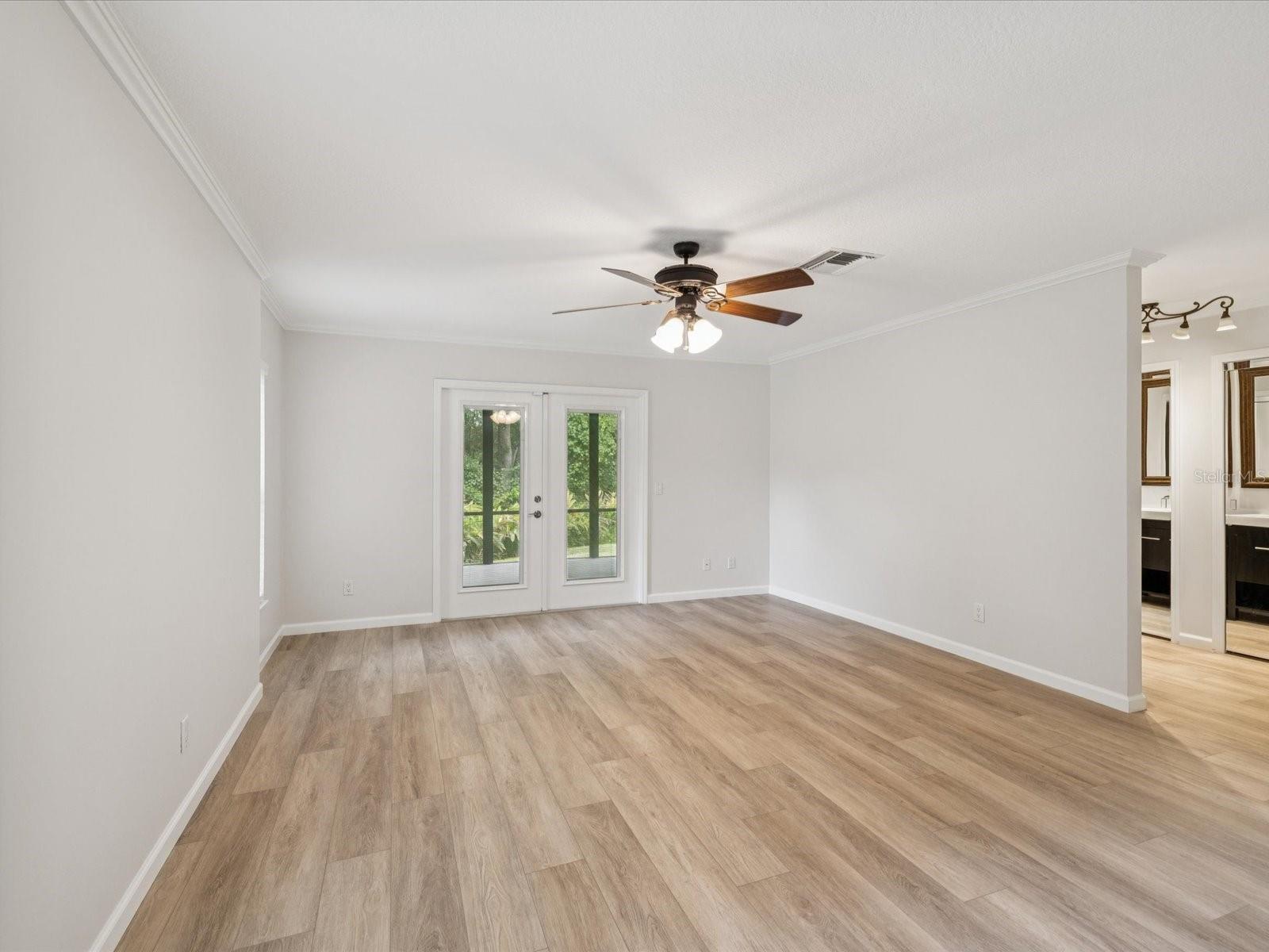Listing photo id 33 for 10720 Skyhawk Drive