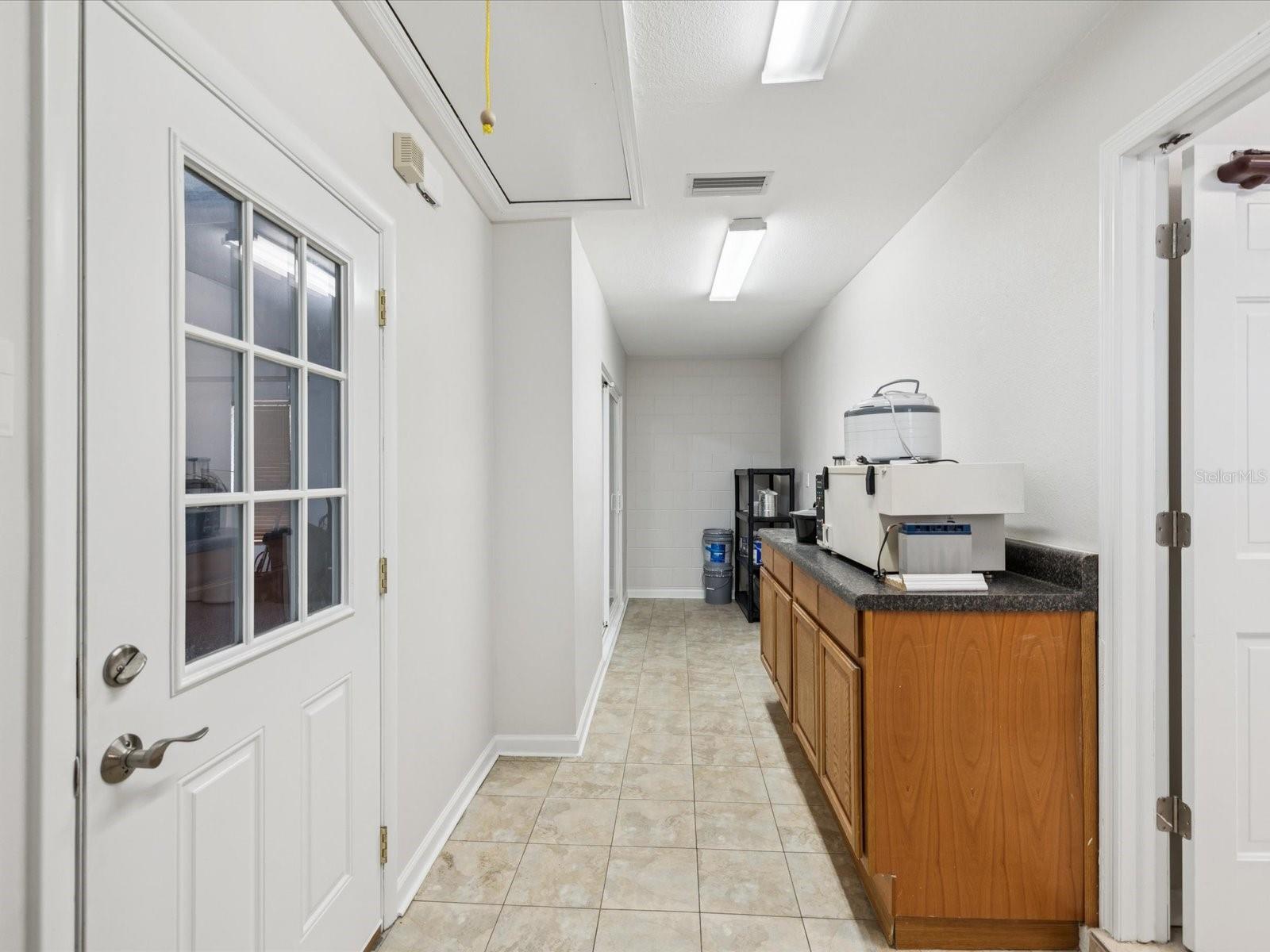 Listing photo id 43 for 10720 Skyhawk Drive