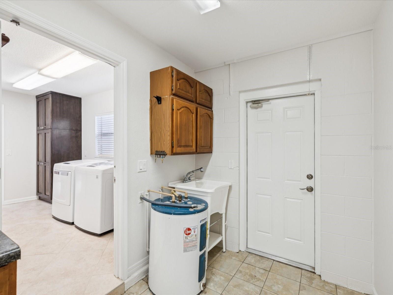 Listing photo id 44 for 10720 Skyhawk Drive