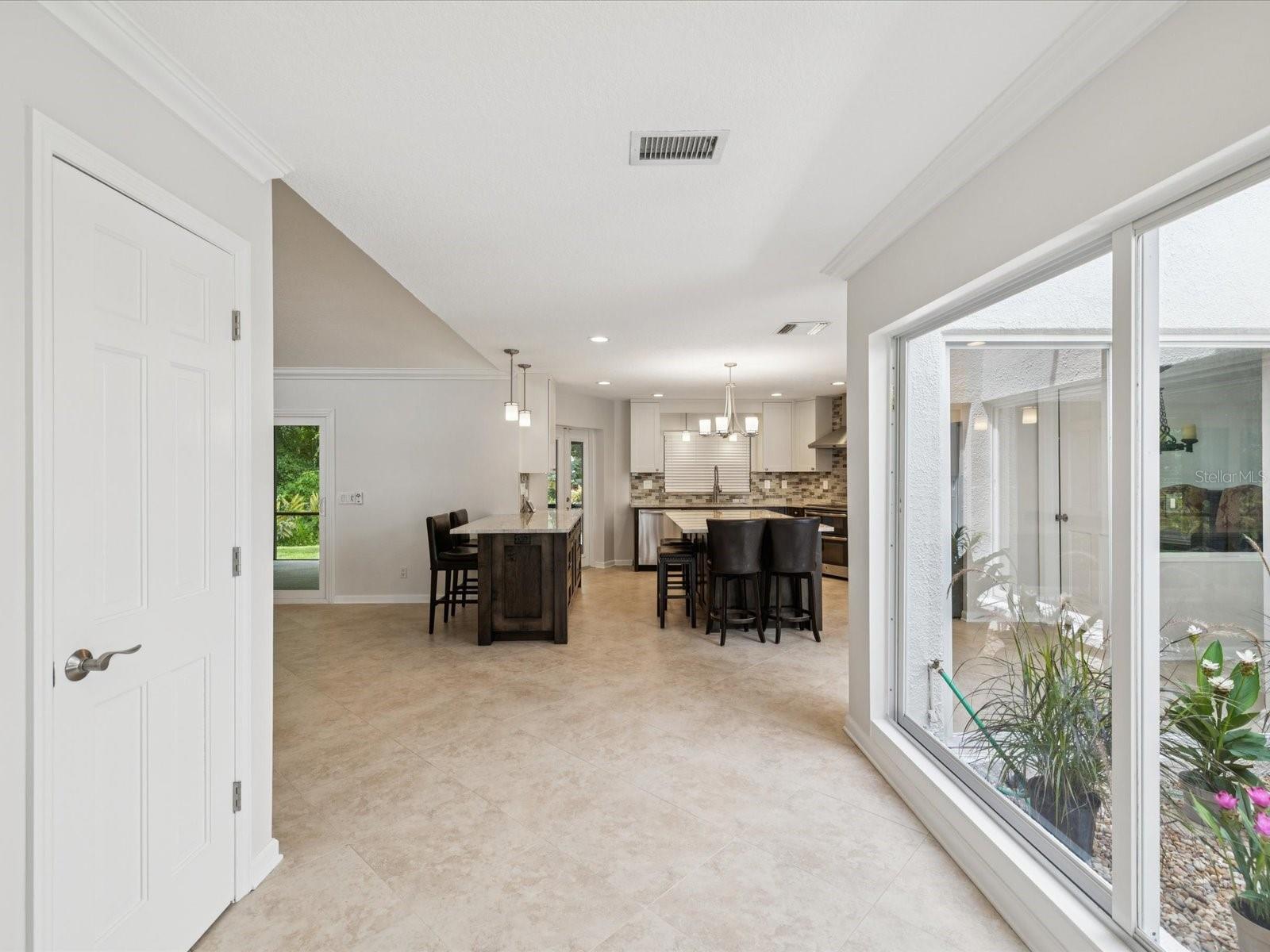 Listing photo id 6 for 10720 Skyhawk Drive
