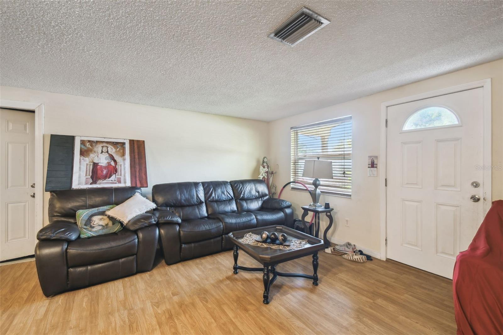 Listing photo id 8 for 6428 Kentfield Avenue