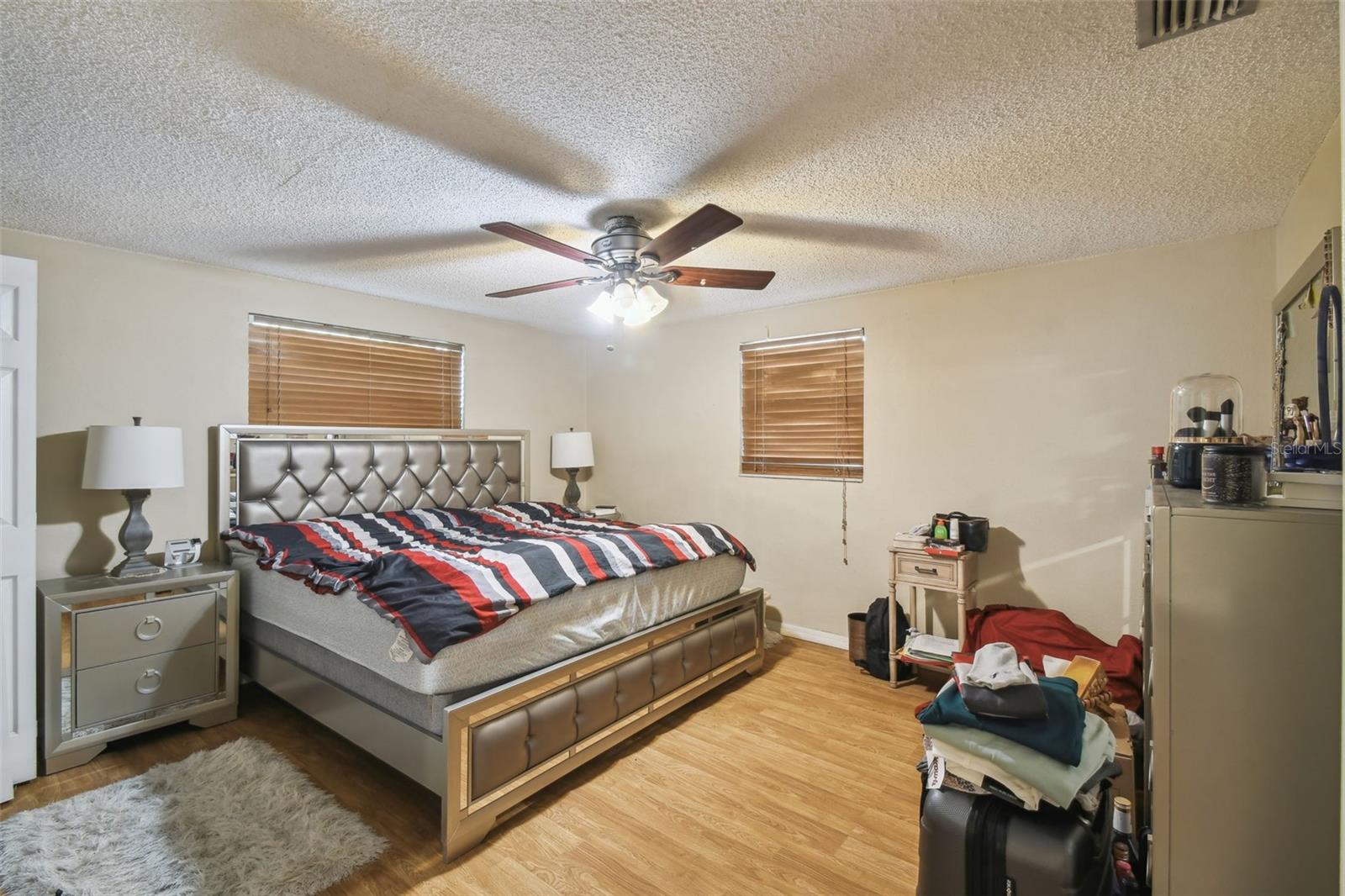 Listing photo id 0 for 6428 Kentfield Avenue