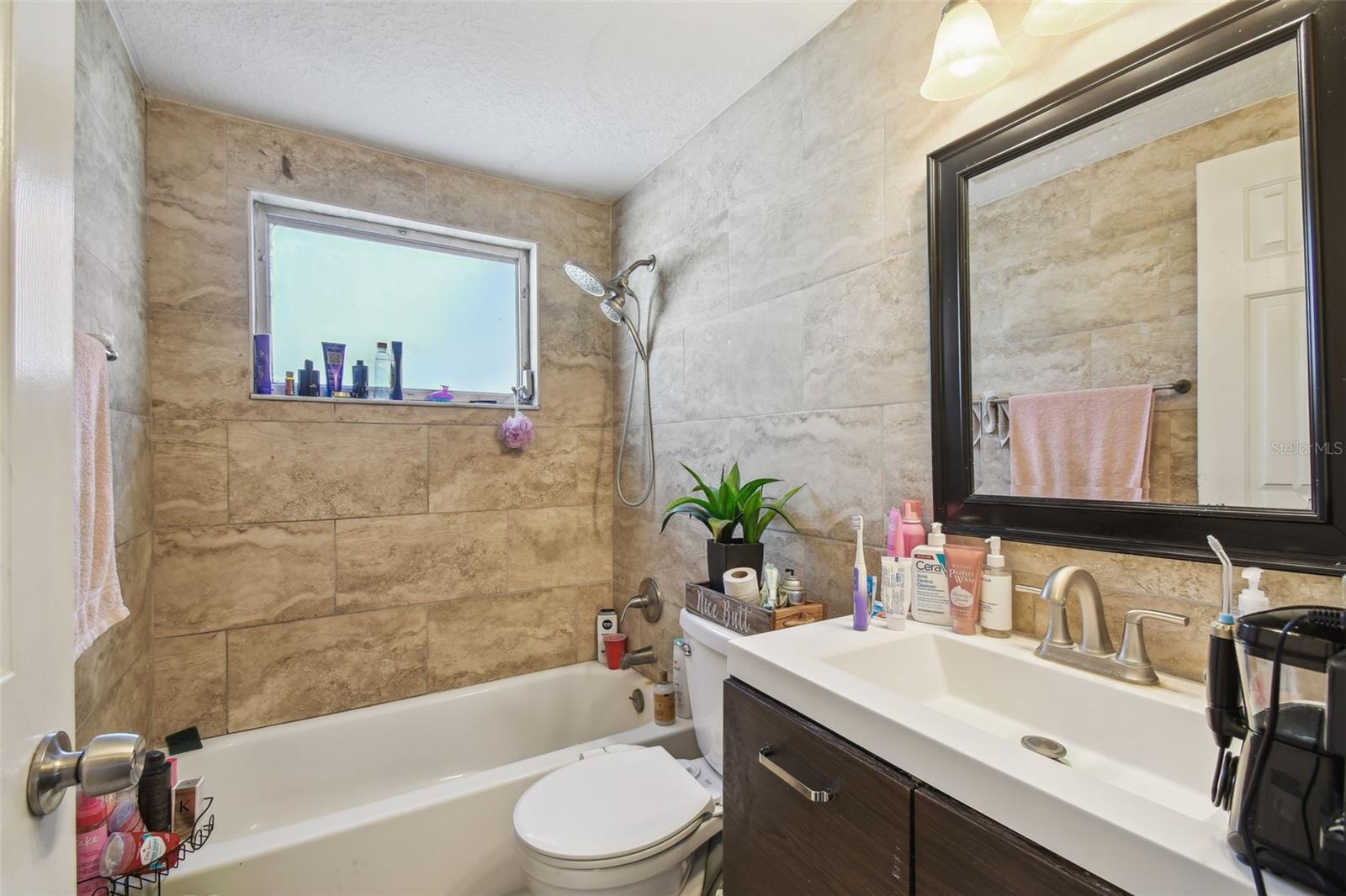 Listing photo id 3 for 6428 Kentfield Avenue