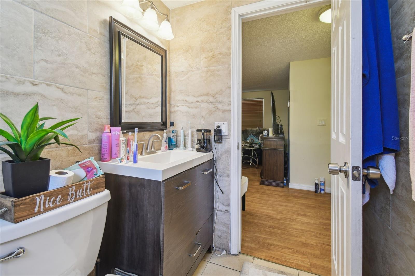 Listing photo id 4 for 6428 Kentfield Avenue