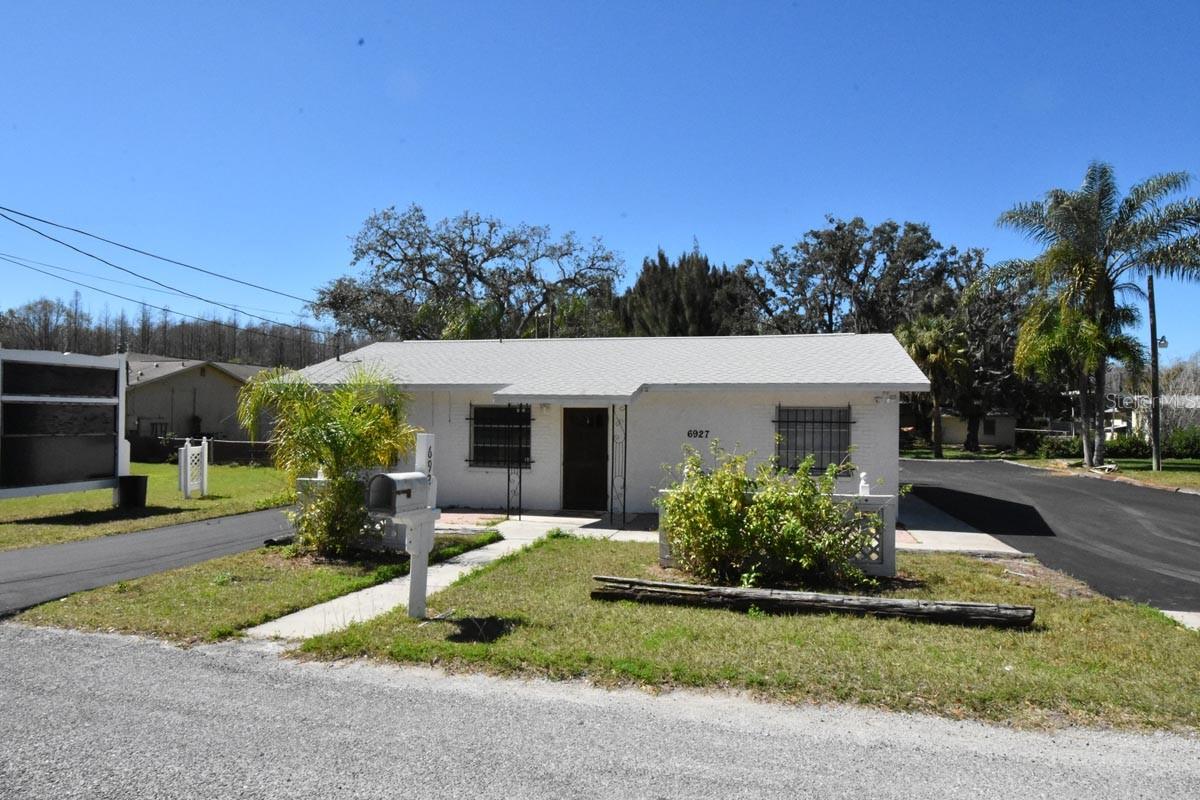 Listing photo id 0 for 6927 Shady Acres Boulevard