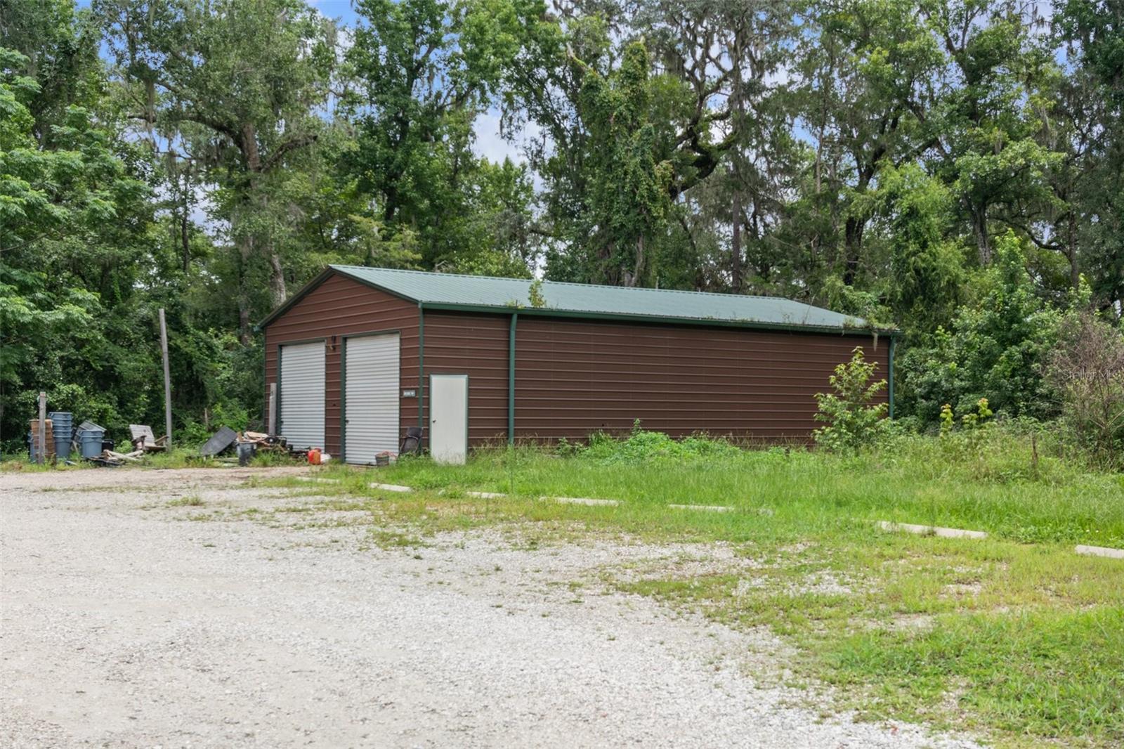 Listing photo id 8 for 6440 Cedar Lane