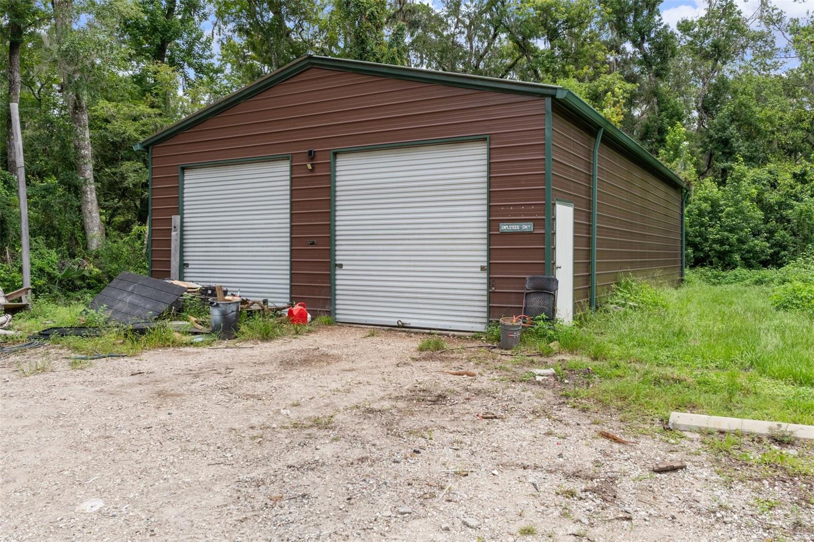 Listing photo id 9 for 6440 Cedar Lane