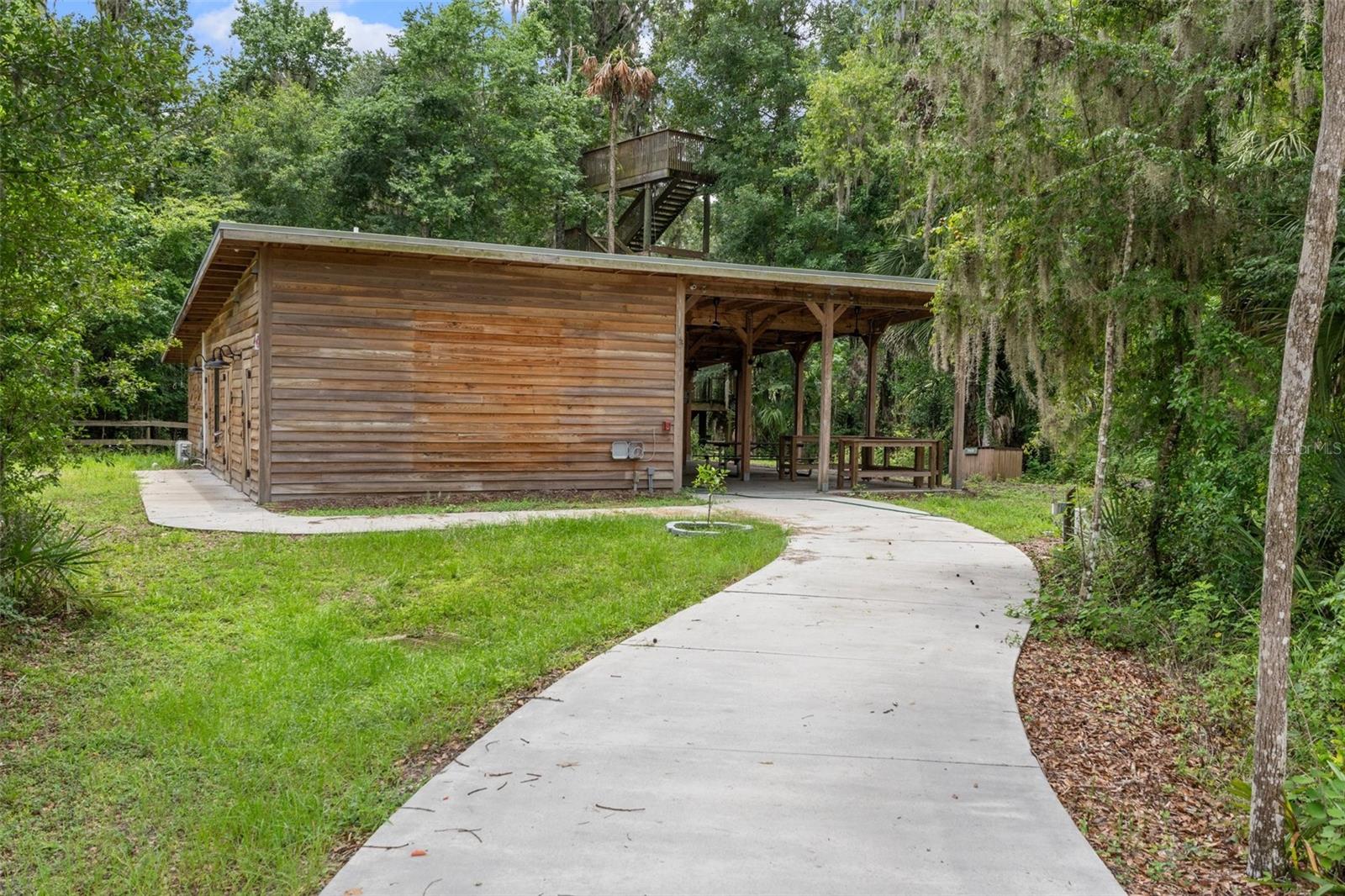Listing photo id 10 for 6440 Cedar Lane