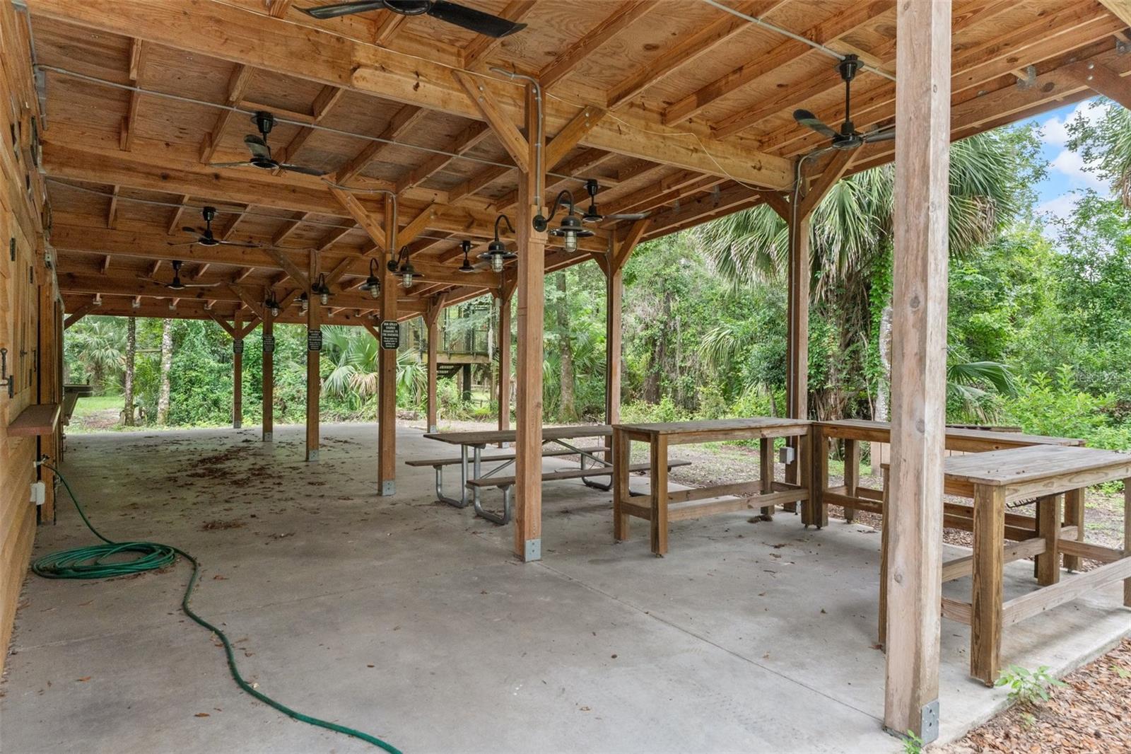 Listing photo id 11 for 6440 Cedar Lane