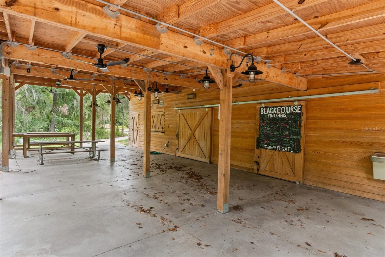 Listing photo id 14 for 6440 Cedar Lane
