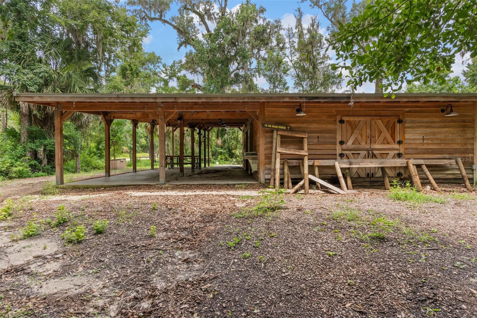 Listing photo id 15 for 6440 Cedar Lane