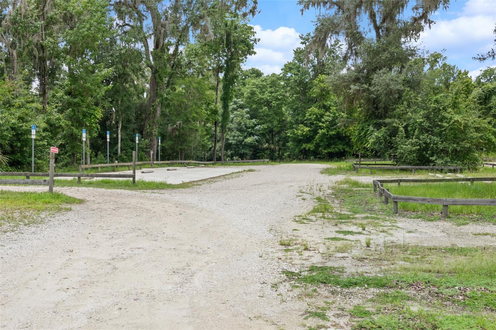 Listing photo id 5 for 6440 Cedar Lane