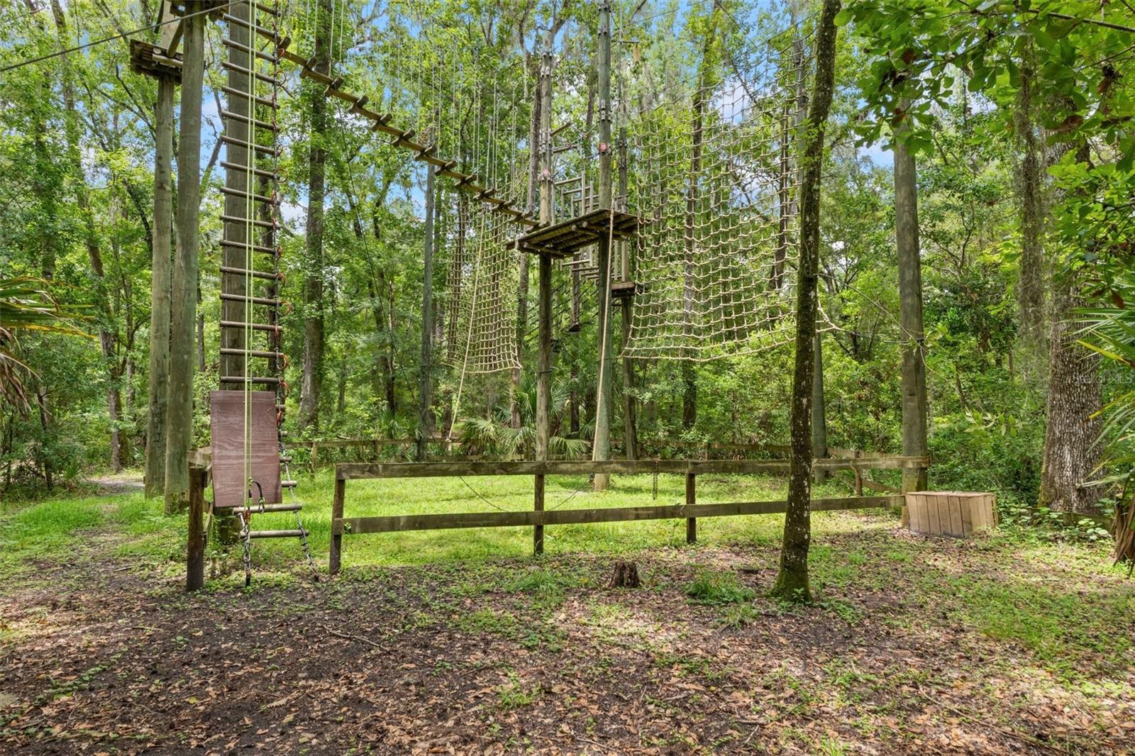 Listing photo id 78 for 6440 Cedar Lane