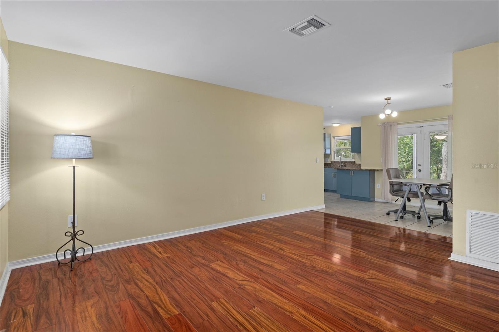 Image 7 of 38 For 7724 Arlight Drive