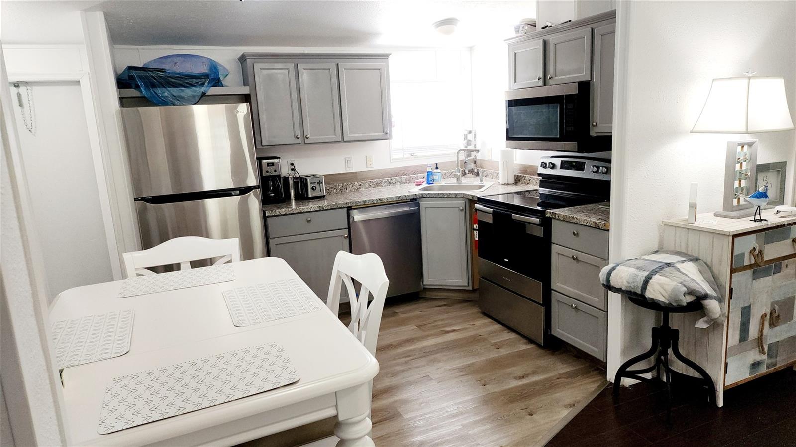 Listing photo id 10 for 6800 Stacie Court