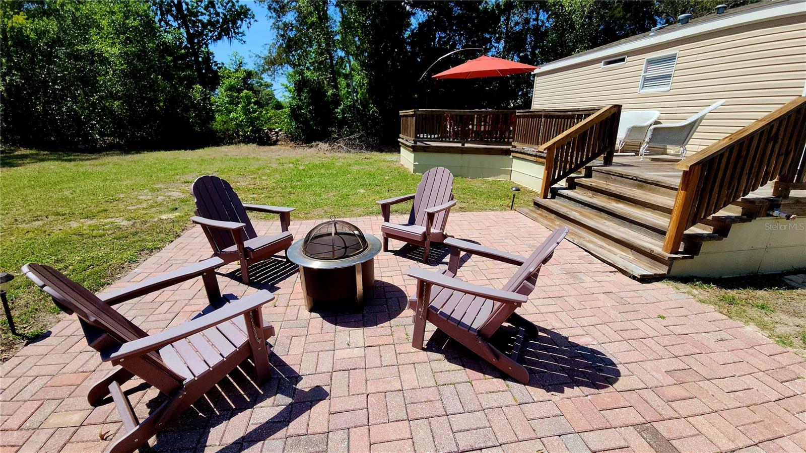 Listing photo id 4 for 6800 Stacie Court