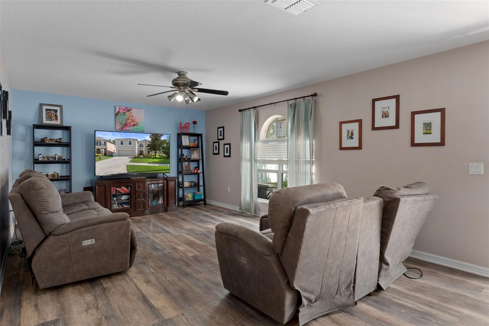 Image 14 of 66 For 14348 Finsbury Drive