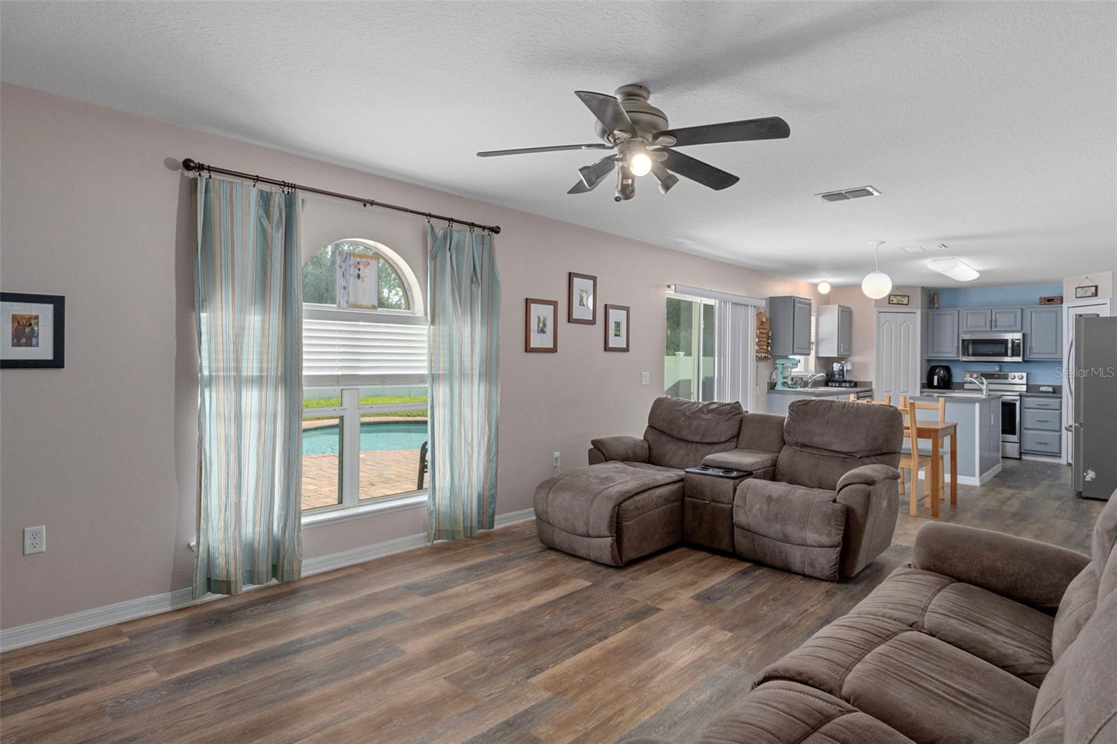 Image 16 of 66 For 14348 Finsbury Drive