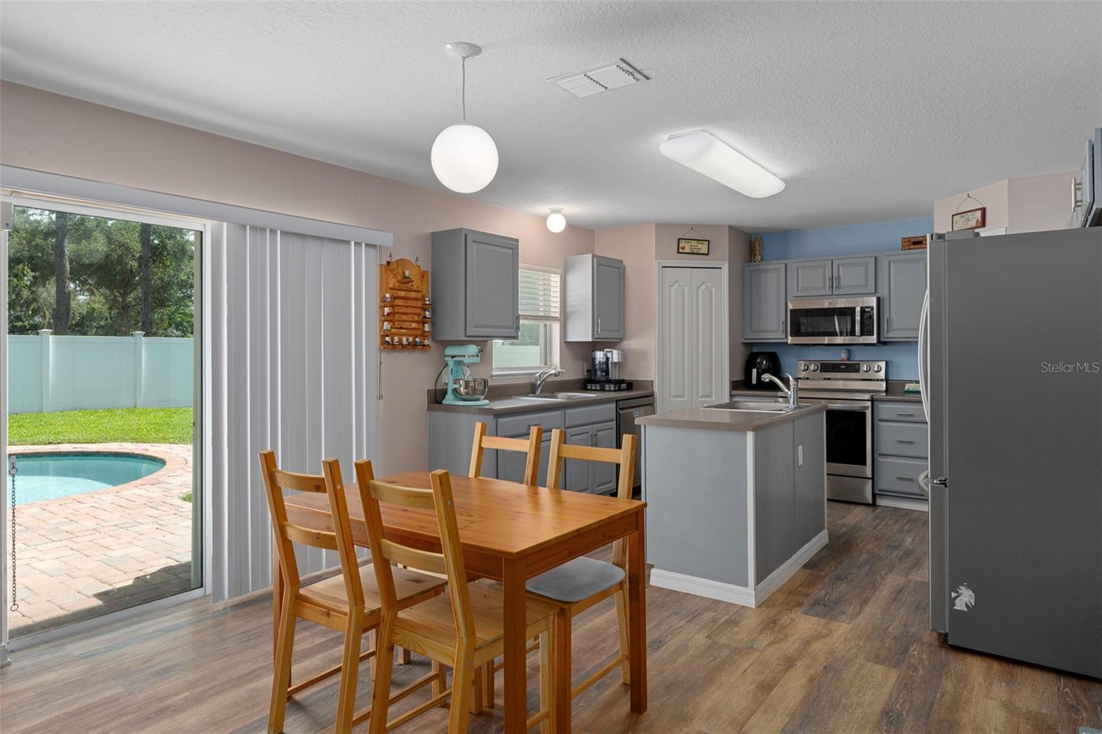 Image 17 of 66 For 14348 Finsbury Drive