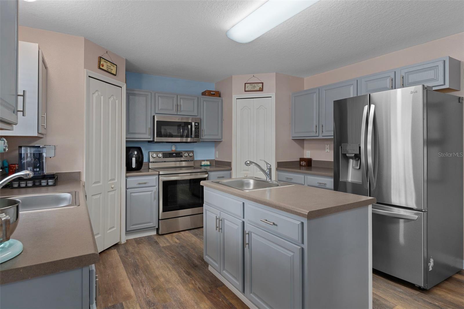 Image 18 of 66 For 14348 Finsbury Drive
