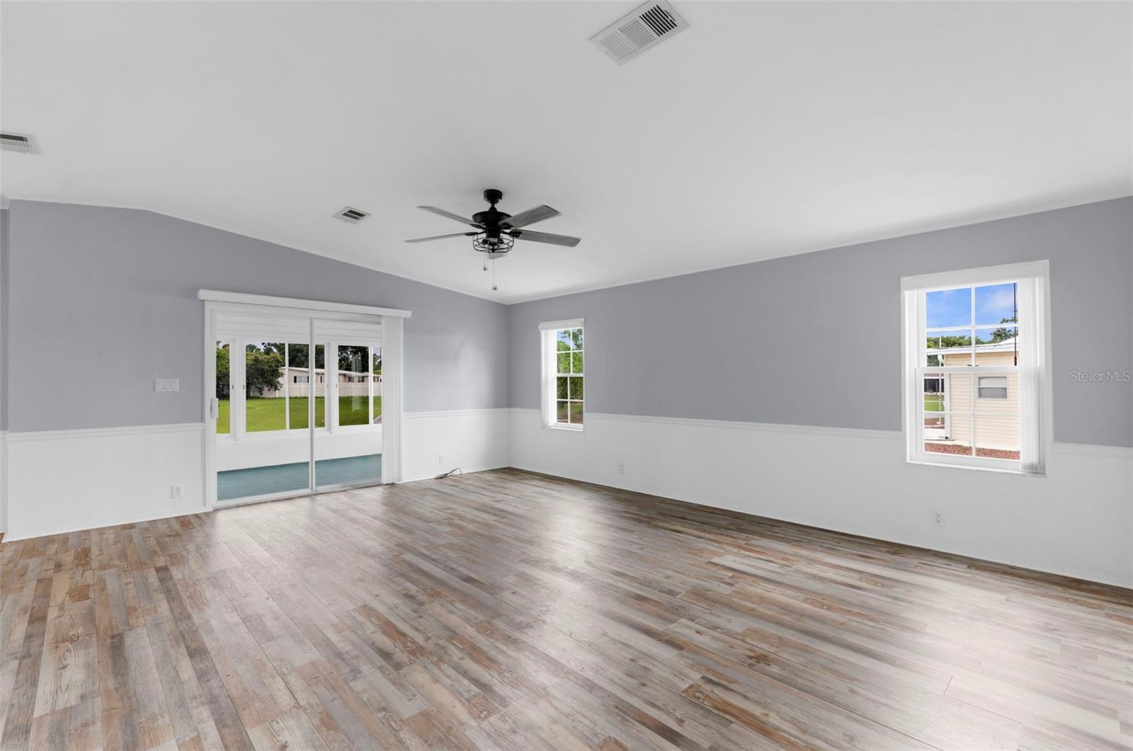 Image 19 of 45 For 14986 Rialto Avenue