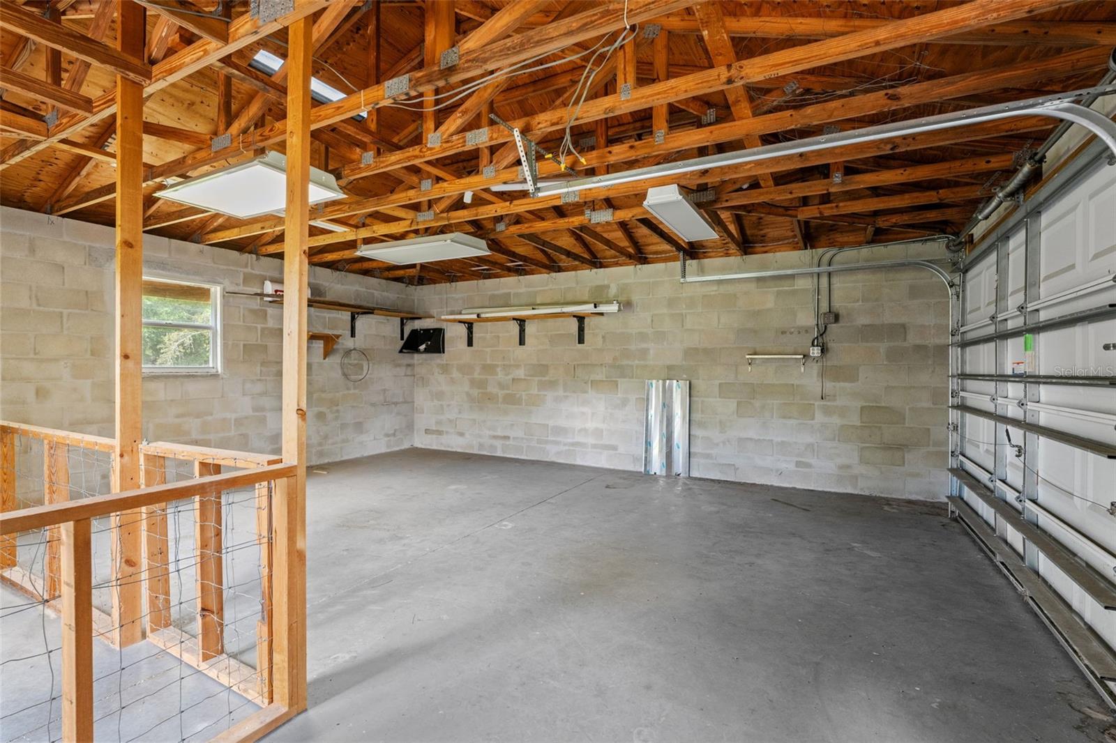 Listing photo id 8 for 5085 Bone Lane