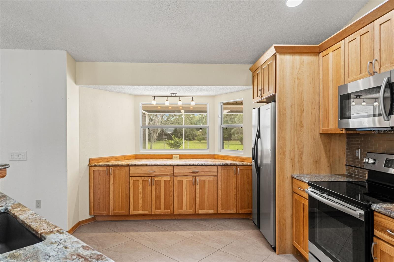 Listing photo id 9 for 5085 Bone Lane