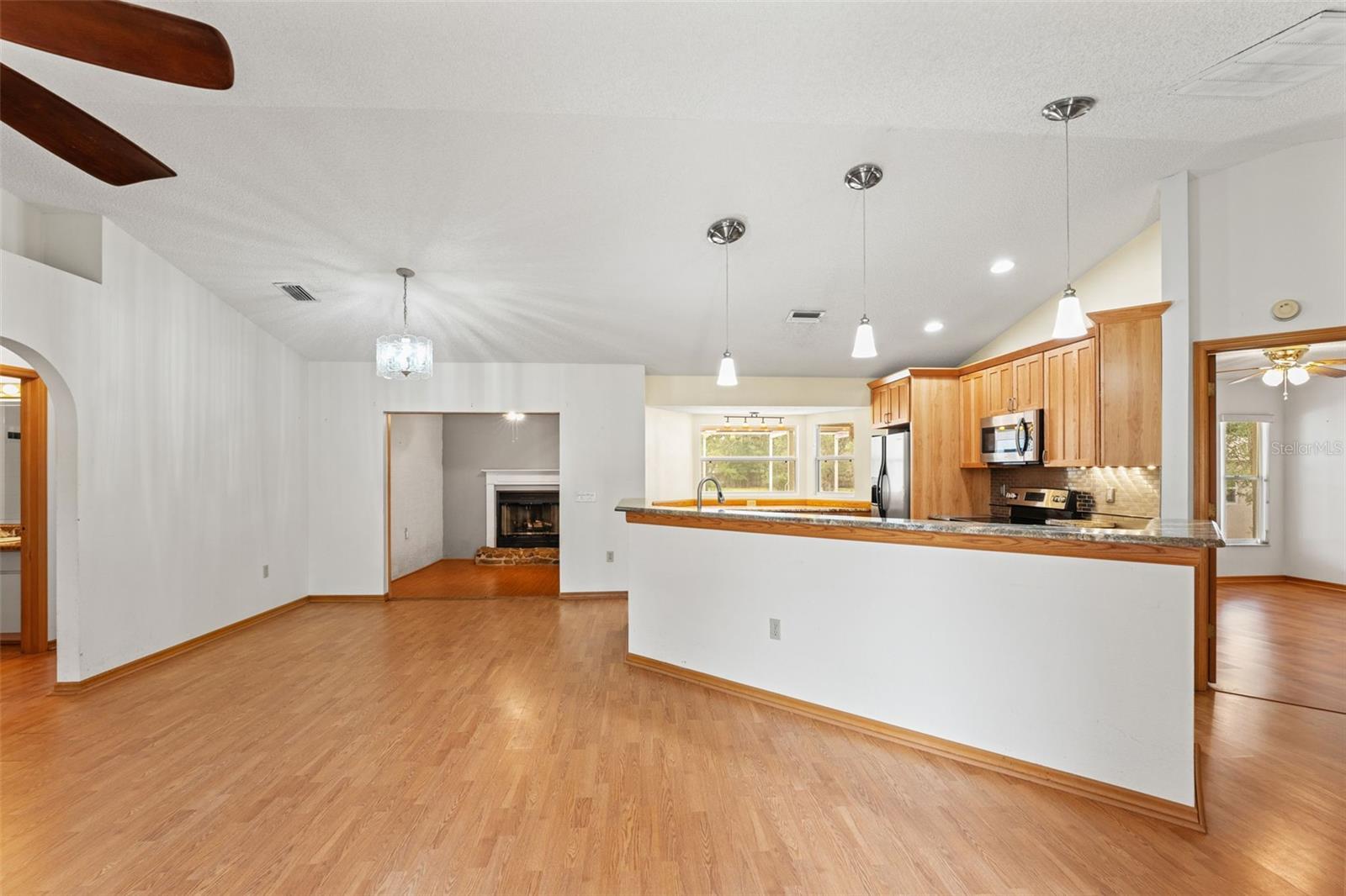 Listing photo id 10 for 5085 Bone Lane