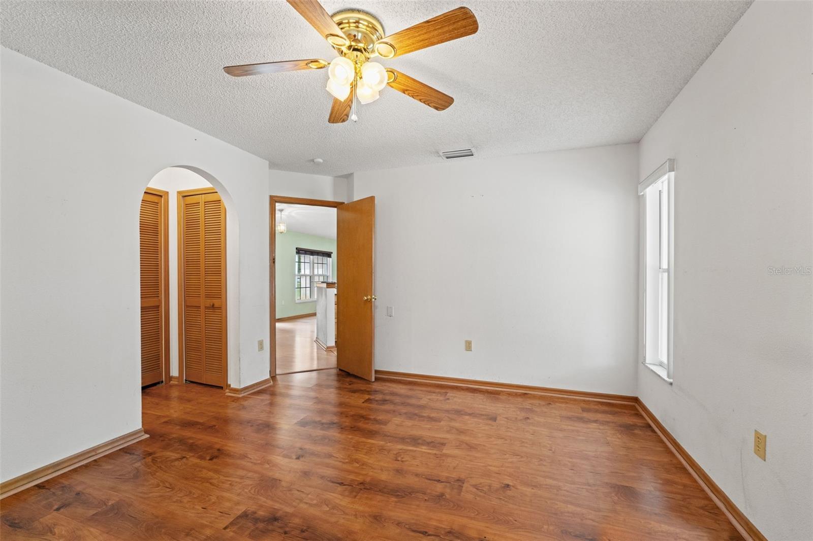 Listing photo id 11 for 5085 Bone Lane